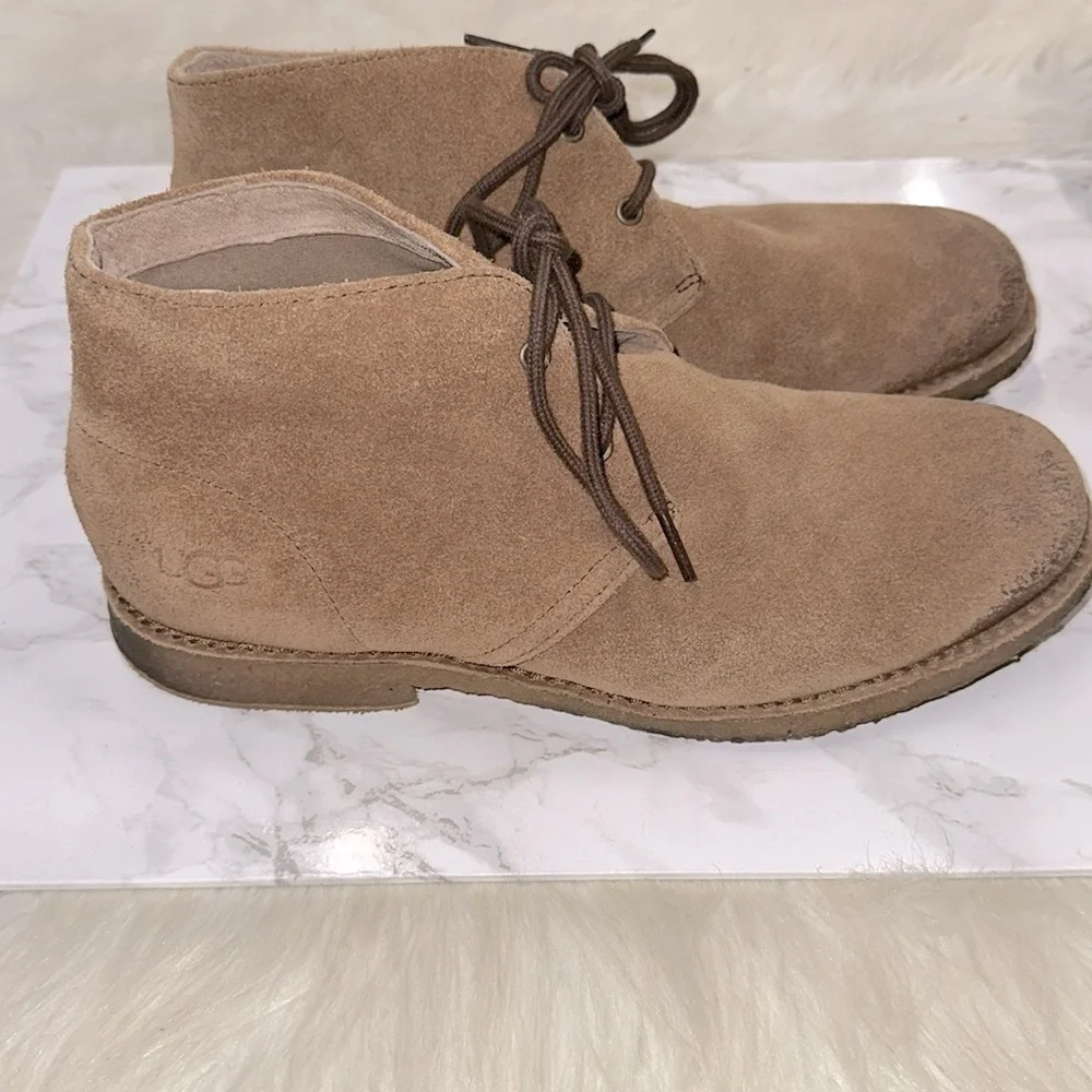 UGG Men's Brown Suede Chukka Boots size 8